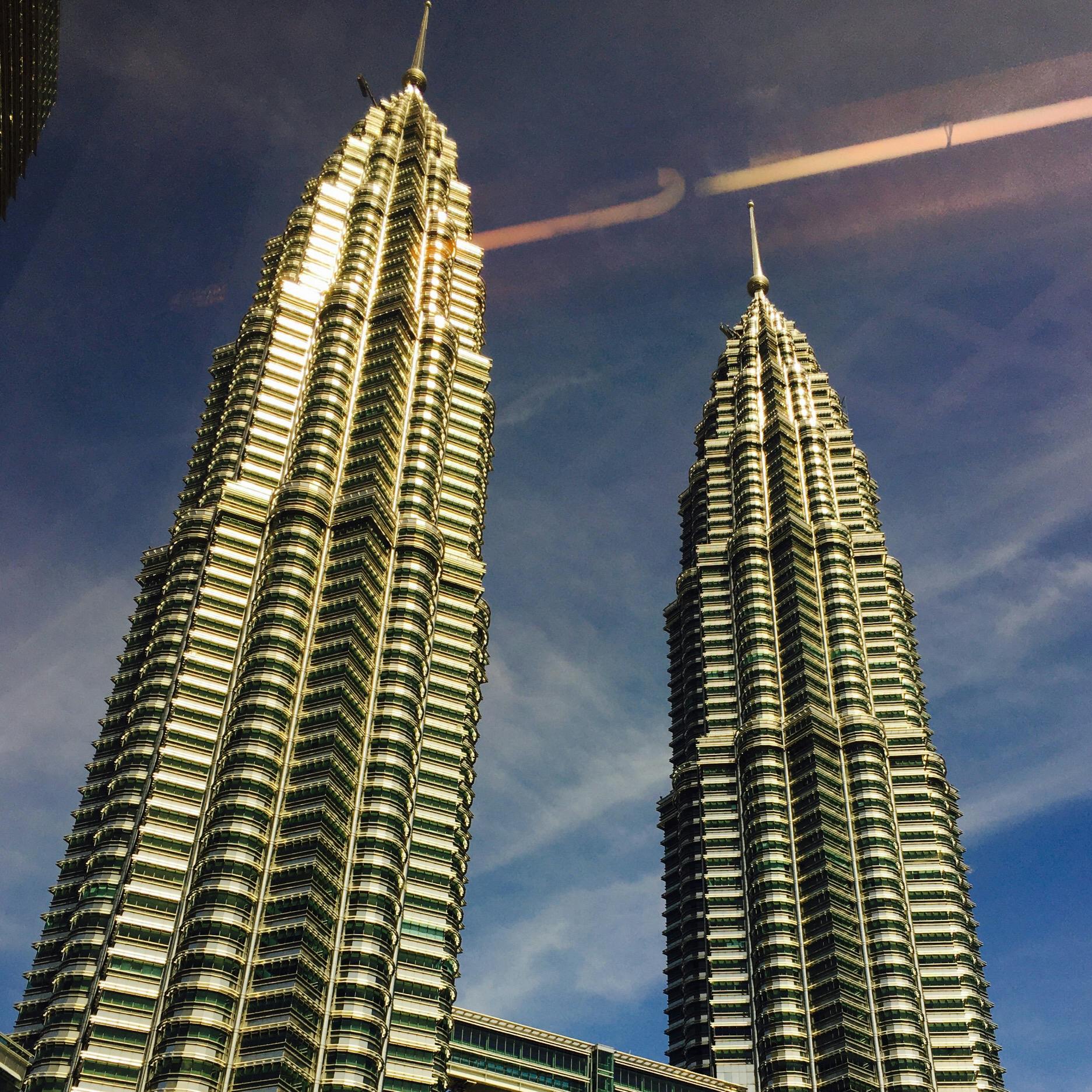 ペトロナス ツインタワー Petronas Twin Tower の投稿写真 感想 みどころ マレーシア ホテルから見えるペトロナスツインタワー トリップノート