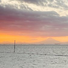 江川海岸から見る、令和元年最後の富士の姿。
雲も取れてよかった。