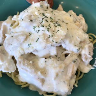 チキンのホワイトクリームパスタ

美味しかったけど、私的にはソースダブルでお願いしたい、笑笑