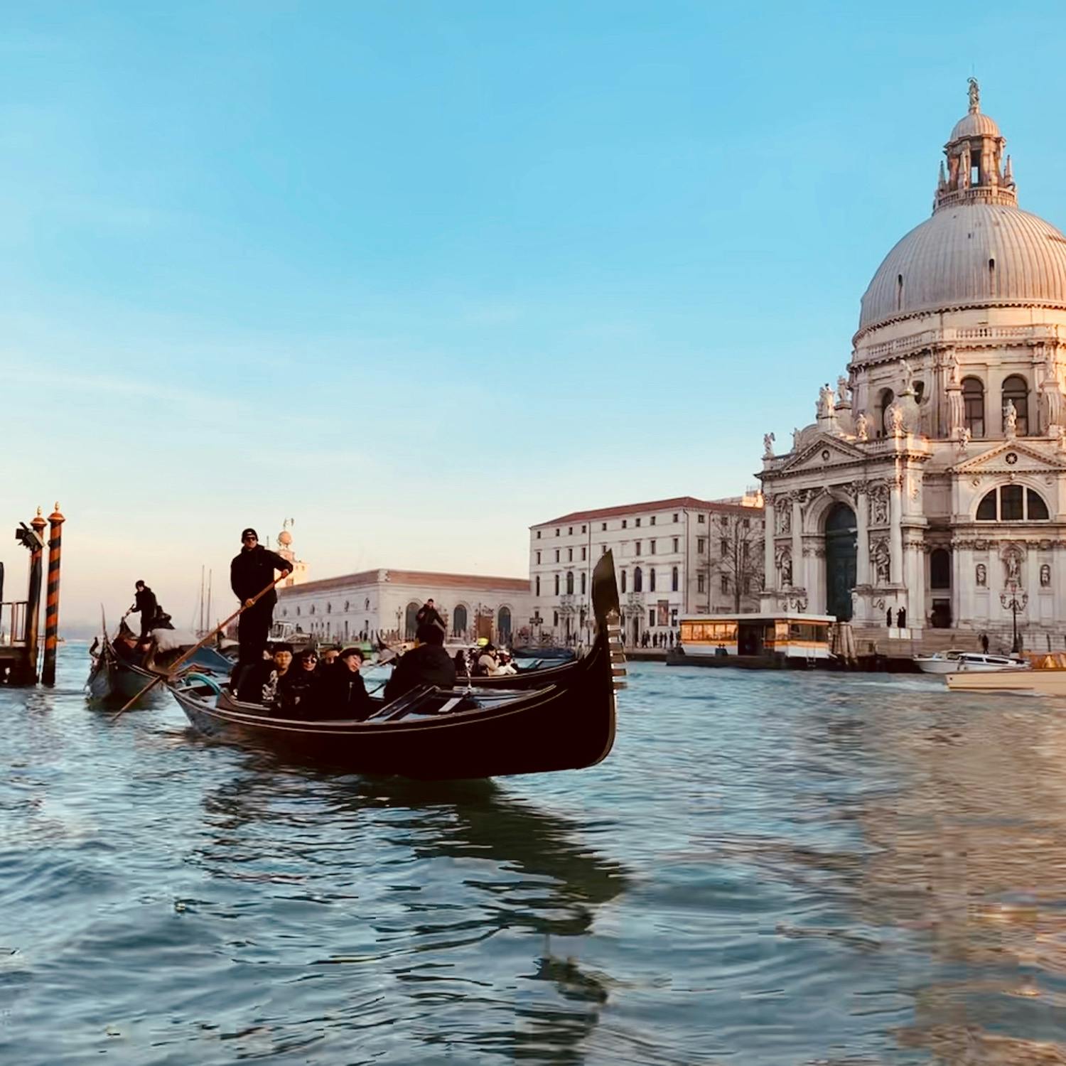 ヴェネツィア Venezia ベネチア の投稿写真 感想 みどころ ベネチアでのゴンドラ体験 晴れていて最高でした トリップノート ヴェネツィア Venezia ベネチア の投稿写真 感想 みどころ ベネチアでのゴンドラ体験 晴れていて最高でした トリップノート