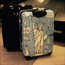 New York / Queens
John F. Kennedy International Airport
Baggage claimで見かけた、NY愛が強すぎる？！スーツケース。いいなぁ、欲しい。
#newyork #jfk #queens