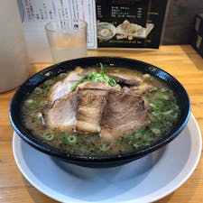 仕方ないから、指宿駅近くの麺屋二郎の
チャーシュー麺🍜を食す。🤤