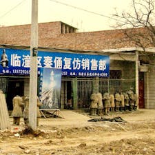 中国
西安郊外
兵馬俑を観に行く途中で出会った光景