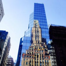 New York / Manhattan
マンハッタンのミッドタウンのビルに映るビルの写真。オフィス街ではこういう景色をよく見かけます。
#newyork #manhattan