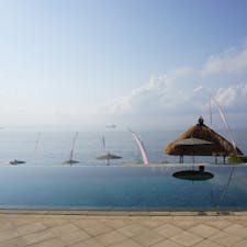 アマンキラ（バリ島）のインフィニティプール。まるで絵画のような美しさ☀
#バリ島 #アマン #プール