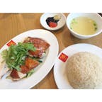 シンガポールにあるチキンライスの名店「ウィーナムキー」、の、日本店！
ランチはこれで1300円でした。
チキンライスは、スチームとローストを選べます。