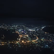 函館の夜景🌃タクシーの運転手さん曰く、夜景のなかにハートがいくつかみえるから探してみて❤️とのこと！