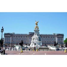 6年前に訪れたロンドンは
バッキンガム宮殿の写真。

またロンドンに行きたいな！😍