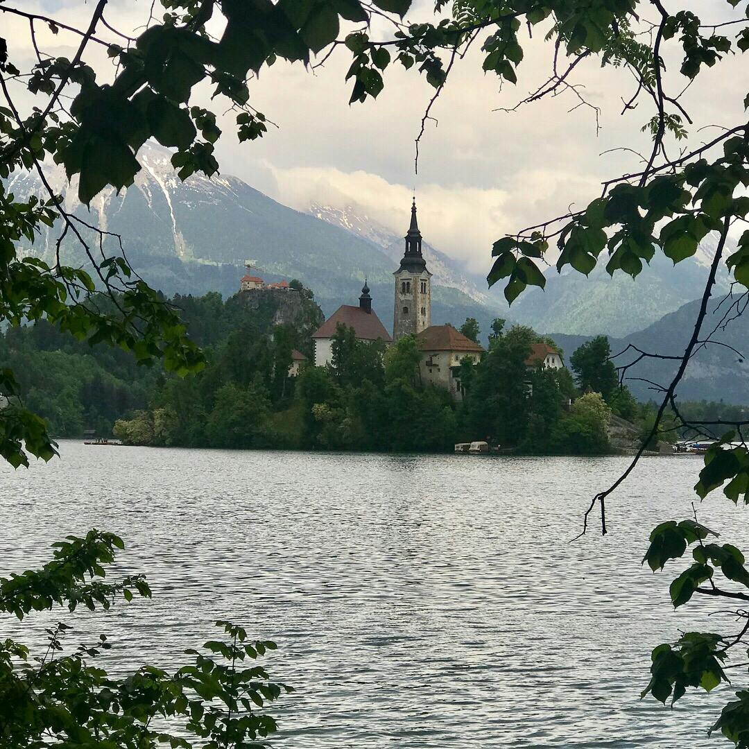 ブレッド湖 Bled Lake の投稿写真 感想 みどころ ブレッド湖 スロベニア晴れたらもちろん綺麗ですが 曇りでも トリップノート ブレッド湖 Bled Lake の投稿写真 感想 みどころ ブレッド湖 スロベニア晴れたらもちろん綺麗ですが 曇りでも トリップノート