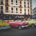 ハバナのホセマルティ広場！
カラフルなクラシックカーがたくさんありました！(タクシーなので乗れます！)
ハバナ市は2019年で創立500周年の節目の年で、街中がお祝いモードになってました〜。
(2019年12月)