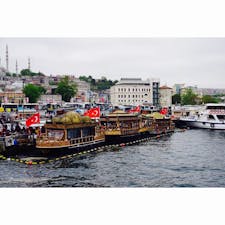 トルコ
イスタンブール街並み

トルコ料理は世界三大料理の一つで肉料理から魚料理までどれも美味しい
個人的には今まで行った国で1番好きな国