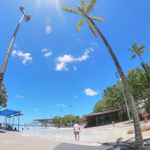 #エスプラネードラグーン #ケアンズ #オーストラリア 
2019年12月

意外にもケアンズ市内には泳げる海がないので
海を望むこのエスプラネードが市民のオアシス🏊‍♂️🏊‍♀️