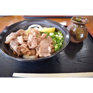 ○福うどん(まるふくうどん)🥢

香川県にあるうどん屋さん。
比地大駅というところから少し歩いた所に
あります。
私は車での移動中に偶然発見！
人もそこまで多くなく、ゆっくりとうどんを
堪能できました✨

#香川うどん