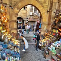 ハーン・ハリーリ。
金銀銅の食器とカラフルな工芸品でいっぱいの
迷路なバザールはまるで映画の中の世界🌍