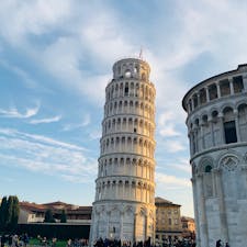 イタリア🇮🇹
ピサの斜塔

塔の中を登っている時一番傾きを感じました笑