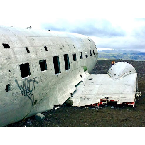 DC-3 飛行機の残骸