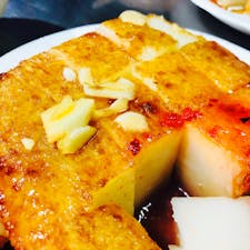 台湾　新橋駅近く
高記生炒魷魚

大根餅
店員さんで、男性の方一人
日本語通じました。
席に案内されるとすぐに、イカのスープが出てきます（謎
大根餅は周りはカリッと中はハンペンみたいに柔らかい
赤いソースはスイートチリソース