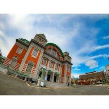大阪市中央公会堂

中之島のオフィスビルが多く立ち並ぶ中、ポツンとたたずむ赤レンガの建物。

昔の雰囲気が今も残るこの公会堂に懐かしさを感じました。

#大阪
#中之島
#大阪市中央公会堂