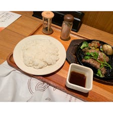 いしがまやハンバーグ 横浜ポルタ店

仕事前に腹ごしらえ。
プレミアムハンバーグステーキ
180gランチセット。