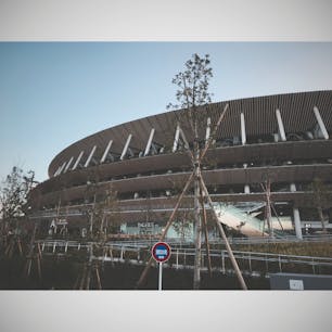 @東京都新宿区
Shinjuku, Tokyo metro.

"新"国立競技場
New National Stadium

今後様々な東京の姿を見守るでしょう。

(2019/12/28)