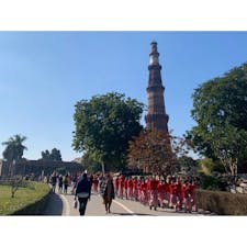 2020年1月23日
#インド　#クトゥブミナール
インドの学生さん？と遭遇 ☺︎
みんなニコニコポーズをとったり挨拶してくれた ☻