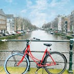 オランダ、アムステルダムです。運河の風景がとても綺麗でずっと眺めていられます。