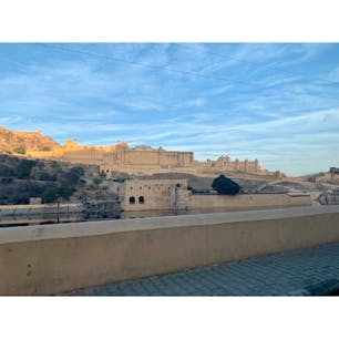 2020年1月24日 #インド
おっ！見えてきた〜 ☻ 車中の景色も見逃せない ☺︎