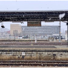 雪のない静岡に生まれて雪はいつも憧れだったから引越したときは冬の雪をずっと楽しみにしてたけど暖冬で諦めてた。
でも今回の旅行で帰る前、誕生日に降ってきたの驚いたし凄くテンション上がった高山駅。
