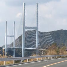 長崎市郊外の女神大橋