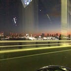 レインボーブリッジを時速100キロで走行中の車の中から撮った、東京の夜明け前。