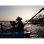 🇻🇳 Mekong river
3時発の寝台バスでホーチミン→カントーへ。
朝日をバックに水上マーケットへ。
早起きの価値アリ。