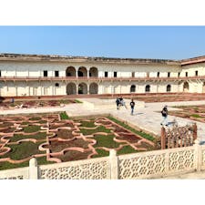 2020年1月25日
#インド #アグラ城
庭も広くて綺麗 ☺︎