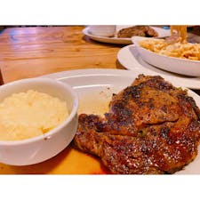 2020年1月グアム🇬🇺 
到着後初の食事はステーキ♡

ザ ・ベイビュー・ホテル・グアム内にある【Delmonico by Kitchen and Bar】で、大好きリブアイステーキをいただきました💕💕