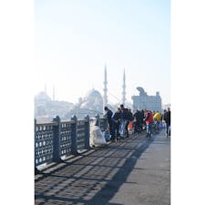 🇹🇷
Istanbul
橋の上でみんな釣りしてた　平和