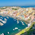 プローチダ島🇮🇹
お昼の写真。最高のお天気！南イタリアを調べているときに初めて知って絶対に行きたいと思い、ナポリからフェリーで🛳
本当にカラフルで可愛い町並み！ご飯も美味しくて最高の島でした🥰
#procida #italy #procidaisland