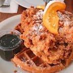 ポートランドの超人気レストラン、スクリーンドア。スパイシーなフライドチキンとワッフルのコラボがたまらない！