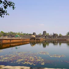 #アンコールワット #シェムリアップ #カンボジア
2020年2月

お堀の橋を渡り表参道を歩いてようやくたどり着く
アンコールワットの荘厳さ素晴らしかった...🥺🥺