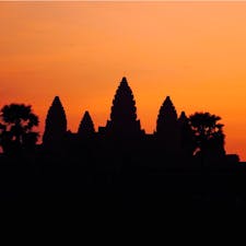 #アンコールワット #シェムリアップ #カンボジア
2020年2月

早起きしてサンライズ鑑賞🌅

真っ暗で何も見えないところから段々シルエットが
浮かび上がって、空の色が変わっていく様に感動🥺🥺