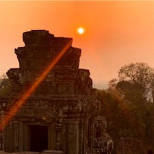#プノン・バケン寺院 #シェムリアップ #カンボジア
2020年2月

人気No.1の名所でサンセット鑑賞🌅
この日は完全に沈む前にガスに消えてしまった😭😭