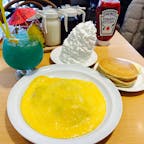 Eggs 'n Things 湘南江の島店

ブルーハワイのノンアルカクテル
チーズたっぷりツナスパム　オムレツ
鬼盛りホイップのパンケーキ
お好みのソースをかけて召し上がれ☆