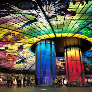 台湾(美麗島駅)
・
・
こんなに綺麗な地下鉄の駅は初めて🥺