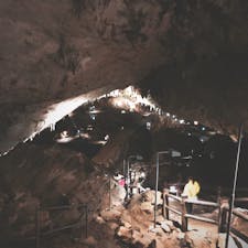 天候に左右されない観光地です。薄暗いので少しスリルがありました。