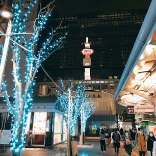 京都タワー
駅に映る 京都タワー