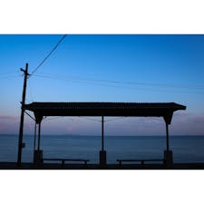 愛媛県
〜下灘駅〜
朝焼けの無人な時に撮りに行きました。