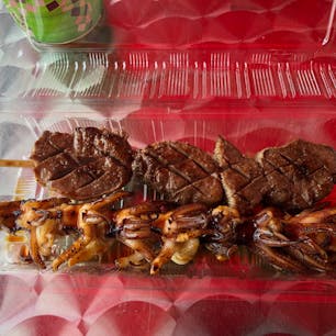 同じく南條SAの牛タンとイカ🦑の串焼き