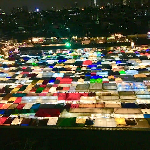 タラートロットファイ・ラチャダー