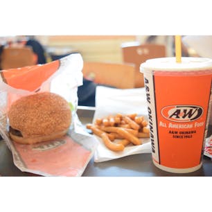 A&W 那覇空港店🐻🍔

空港にあると帰り際とかにパクっと
食べれるから嬉しい😌✨

#沖縄ご飯