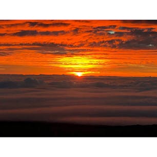 ハワイ島 
標高4,205m マウナケア山頂
雲海の上に昇る太陽
2018.03