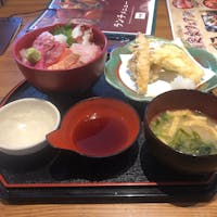 注文していたバイクの部品が昨日到着し、今日は朝から愛車のプチカスタム。完了が昼時だったので近くの海鮮料理店、浜ん小浦光の森店で海鮮丼と天ぷらをセットで注文
美味かった🤤🤤🤤🤤
武漢ウィルスのおかげでストレスマックス😤😤😤