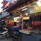 ホーチミンの市場通り、気温は30度以上あるのに、肉の塊を外にぶら下げて販売中
#ベトナム
#ホーチミン